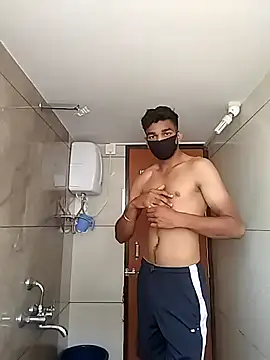 Snapshot of Roy3_2 chatting on April 1, 2026, 6:36 am Roy3 2 online show from April 1, 2026, 6:36 am