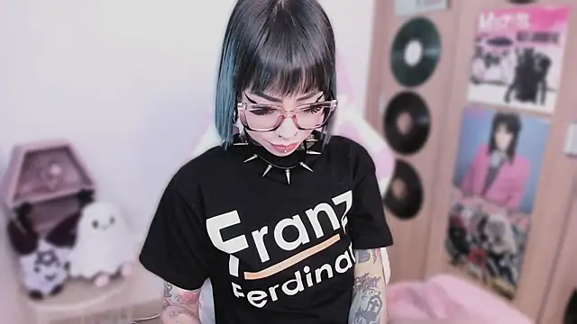 shes creepy online show from April 1, 2026, 10:16 am