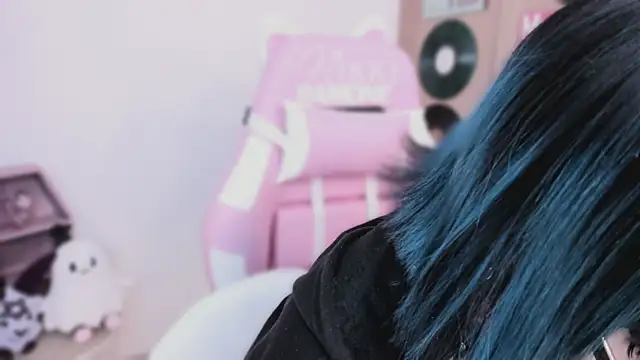 shes creepy online show from April 10, 2026, 10:42 am