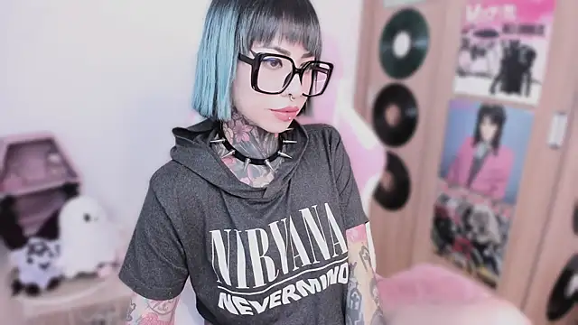 shes creepy online show from April 15, 2026, 3:08 pm