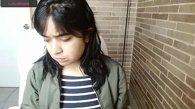 sweet-little online show from June 10, 2026, 1:10 pm