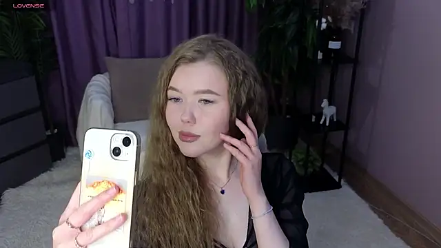 BlondeLina online show from April 26, 2026, 4:54 am