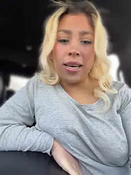 mxmxee online show from April 8, 2026, 3:23 pm