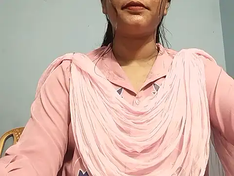 Emma 4433 online show from April 21, 2026, 6:01 pm