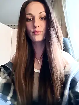 LunaCrystall online show from April 19, 2026, 3:33 pm