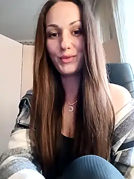 LunaCrystall online show from April 22, 2026, 3:35 pm