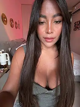 SaraValentina11 online show from April 19, 2026, 6:10 pm
