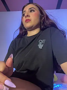 Nahomy-Benett online show from March 13, 2026, 12:12 pm