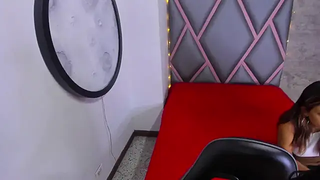 Snapshot of Wolf_Kitty chatting on April 5, 2026, 11:29 am Wolf Kitty online show from April 5, 2026, 11:29 am