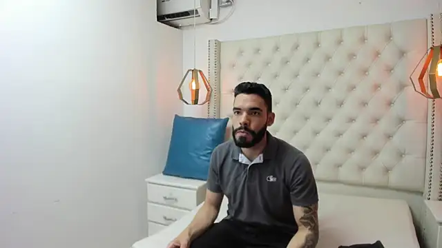 JEAN LEWIS2 online show from April 14, 2026, 7:20 pm