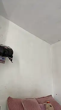 sylphiee  online show from April 14, 2026, 3:29 pm