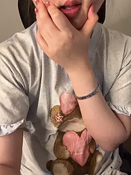 hunhun122 online show from June 14, 2026, 6:32 pm