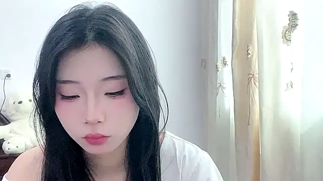 yiyibaby2026 online show from April 4, 2026, 2:10 am