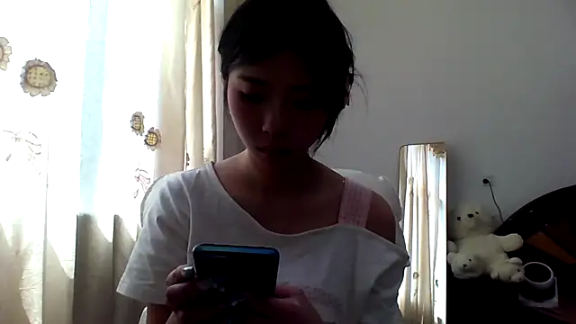 yiyibaby2026 online show from April 9, 2026, 3:50 am