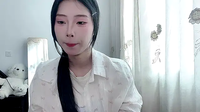 yiyibaby2026 online show from April 18, 2026, 4:27 am