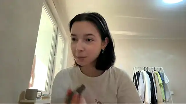 Snapshot of KateMiragee chatting on March 12, 2026, 8:42 am KateMiragee online show from March 12, 2026, 8:42 am