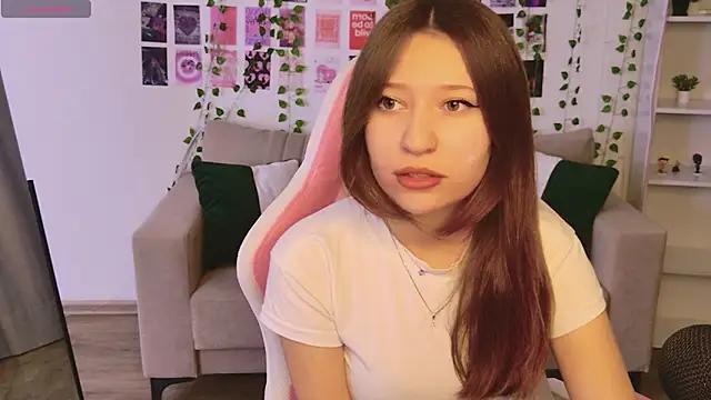 EvaMorries online show from March 18, 2026, 5:27 pm