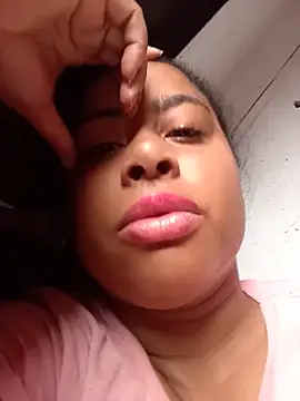 gatinha20257 online show from May 17, 2026, 2:57 pm