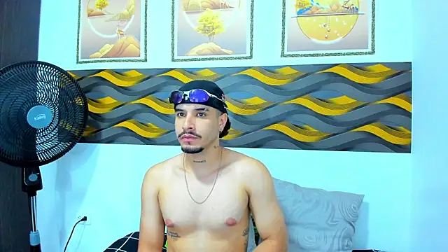 Leon Hotx online show from April 24, 2026, 7:27 pm