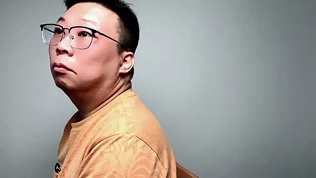 shentong0312 online show from March 14, 2026, 5:18 pm