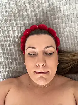 SweetCurvess online show from March 17, 2026, 11:57 am