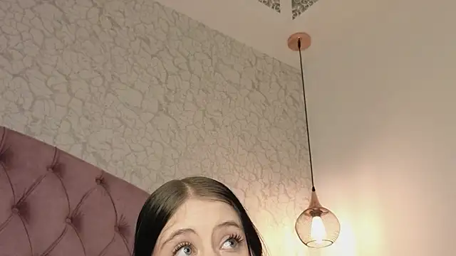 saraa joness  online show from March 14, 2026, 8:36 pm