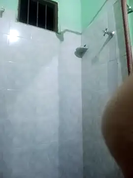 antonelared18 online show from April 8, 2026, 11:48 pm