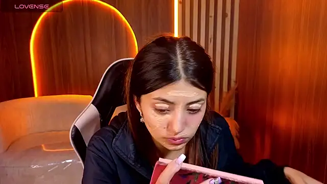 Lia queen tx online show from April 19, 2026, 2:55 am