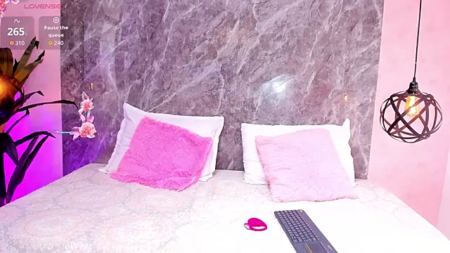 Megan Stein online show from April 28, 2026, 8:03 pm