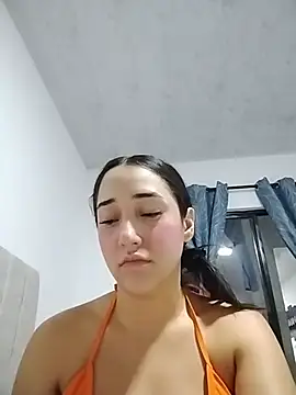 isabellaHill2 online show from April 22, 2026, 5:43 am