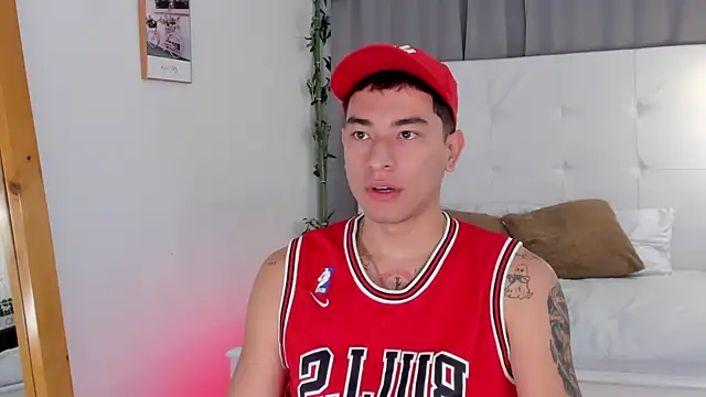 Thiago 2003  online show from June 1, 2026, 12:29 pm