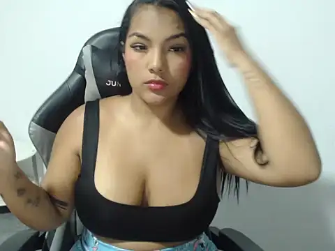 Layla  brownn online show from March 17, 2026, 2:16 am