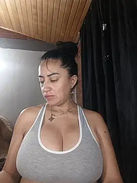 Alexandrina online show from October 28, 2025, 2:04 am