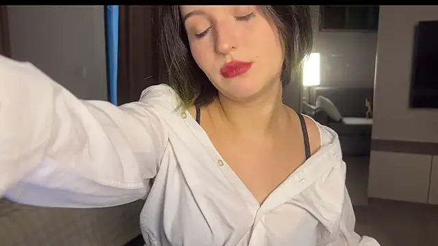 Snapshot of emilyy_xoxo chatting on April 1, 2026, 2:56 am emilyy xoxo online show from April 1, 2026, 2:56 am