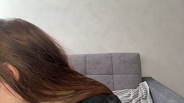 Ellaizatelly online show from April 22, 2026, 7:55 am