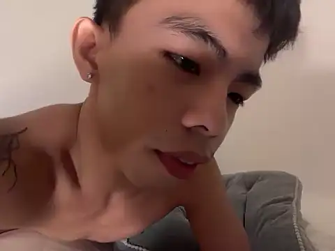 hottasianboy online show from May 4, 2026, 9:38 am