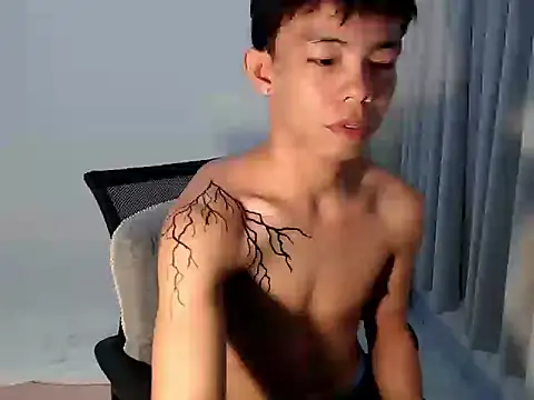 hottasianboy online show from May 14, 2026, 10:55 am
