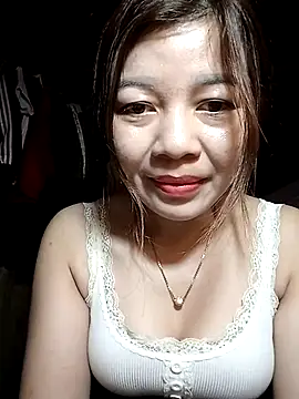 Snapshot of Yiyi102300 chatting on April 3, 2026, 11:58 pm Yiyi102300 online show from April 3, 2026, 11:58 pm
