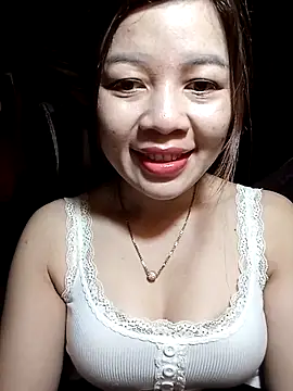 Snapshot of Yiyi102300 chatting on April 5, 2026, 1:14 am Yiyi102300 online show from April 5, 2026, 1:14 am