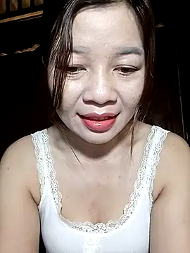 Snapshot of Yiyi102300 chatting on April 27, 2026, 11:47 pm Yiyi102300 online show from April 27, 2026, 11:47 pm
