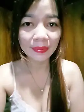 Yiyi102300 online show from June 15, 2026, 11:07 pm