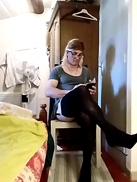 stephie83 online show from April 1, 2026, 3:42 pm