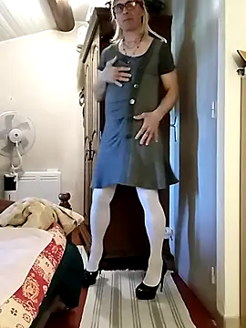 stephie83 online show from April 4, 2026, 3:31 pm