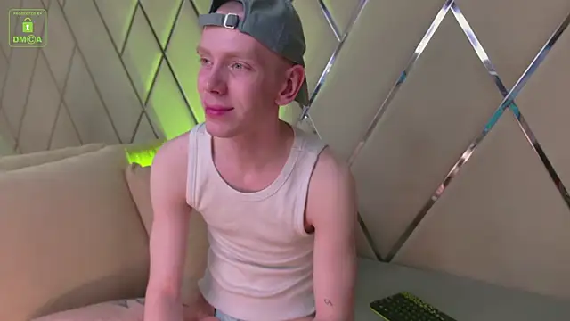 ZidNeeviil online show from April 17, 2026, 8:34 pm