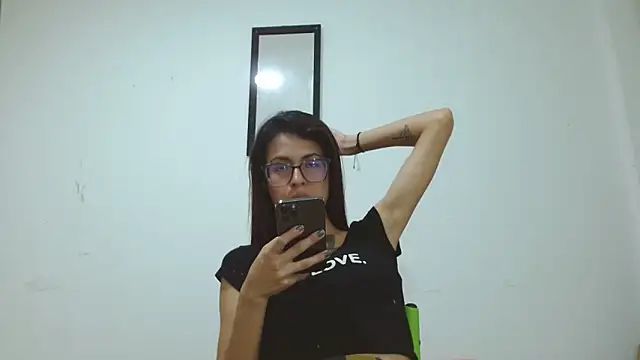 Emily Lopera online show from May 16, 2026, 2:19 am