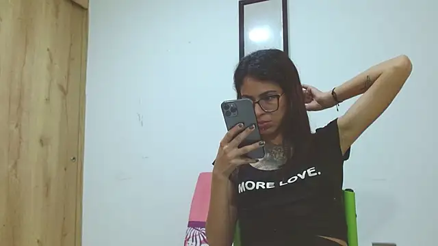 Emily Lopera online show from May 30, 2026, 2:30 am