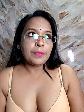 hornyrosy321 online show from April 16, 2026, 9:39 pm