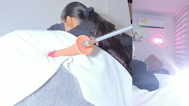 Bella Donne  online show from April 18, 2026, 4:55 pm