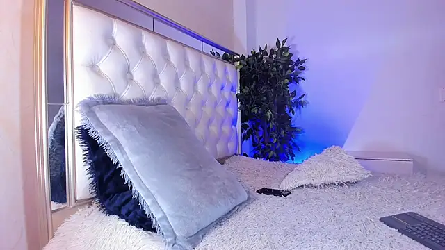 Liam Dustin online show from June 9, 2026, 8:42 pm
