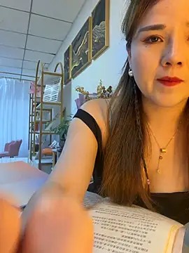 Xiaoxiao-y online show from May 5, 2026, 8:11 am